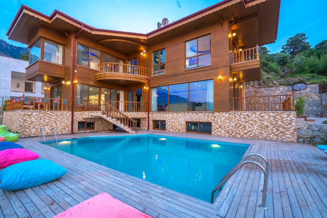 FARALYAdA HER ODASINDA DENİZ MANZARALI SATILIK VİLLA